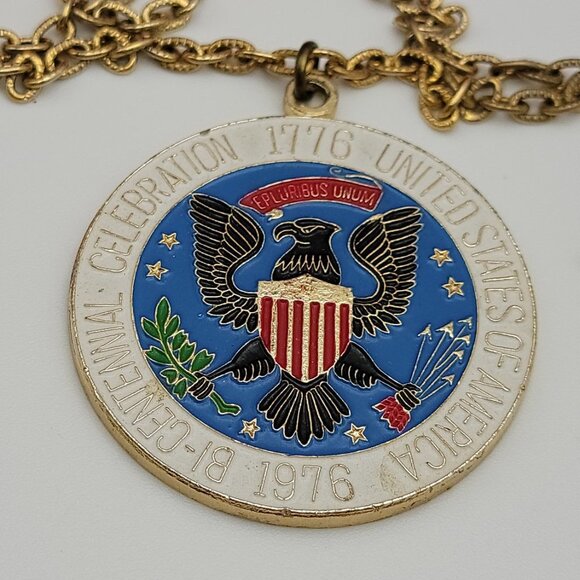 VTG. BI-CENETENNIAL CELEBRATION 1776 USA 1976 MEDAL NECKLACE 24"  43mm TAIWAN - Picture 2 of 9